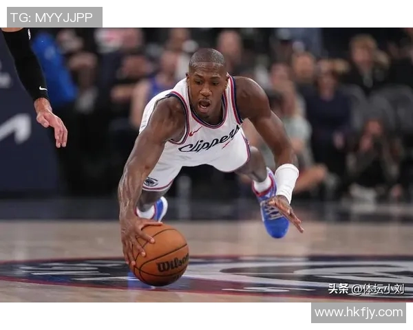 快船球员集体庆祝胜利，士气高昂