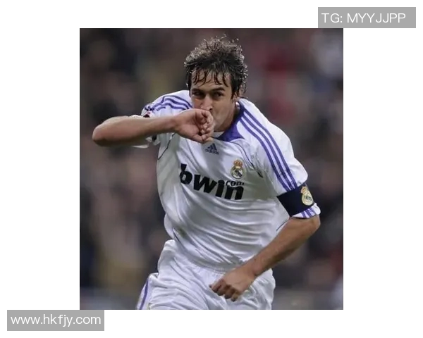 马拉多纳：传奇足球巨星的光辉与阴影