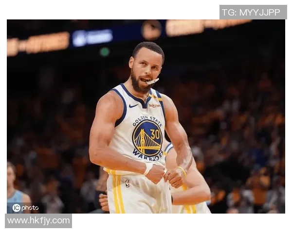 库里荣获NBA年度最佳球员奖,实力得到认可 库里荣获NBA年度最佳球员奖,实力得到认可